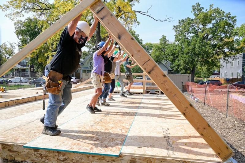 1. Volunteers Wall Raising_AR21-1