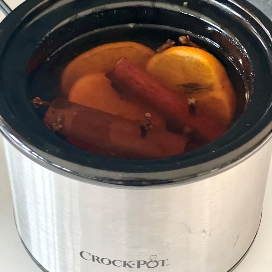 Oranges in crockpot.