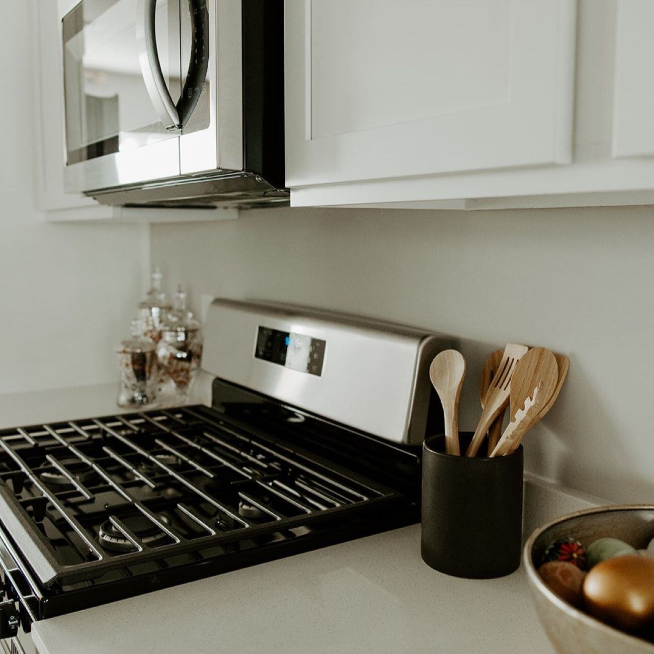 Stovetop with décor. 