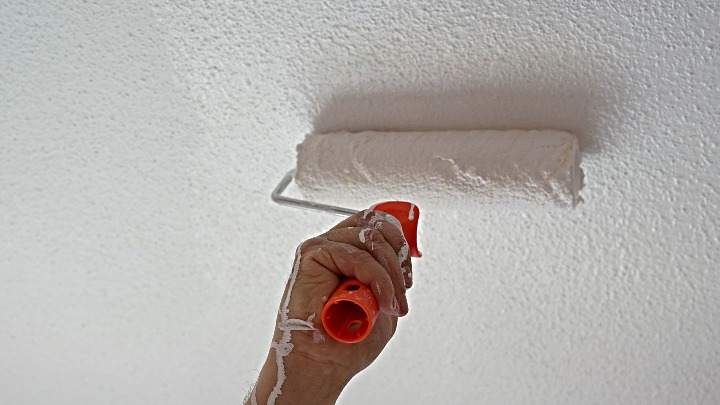 Not Sing Here S How To Paint Your Popcorn Ceiling Instead